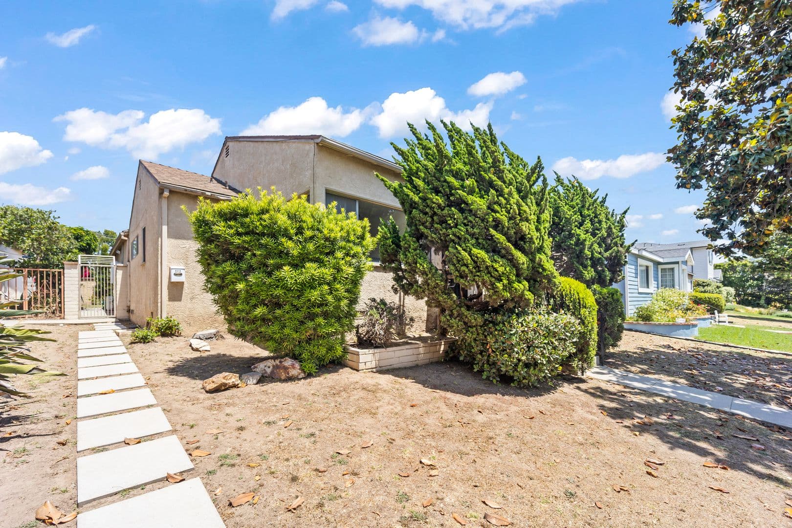 Los Angeles House: 8016 Denrock Ave
