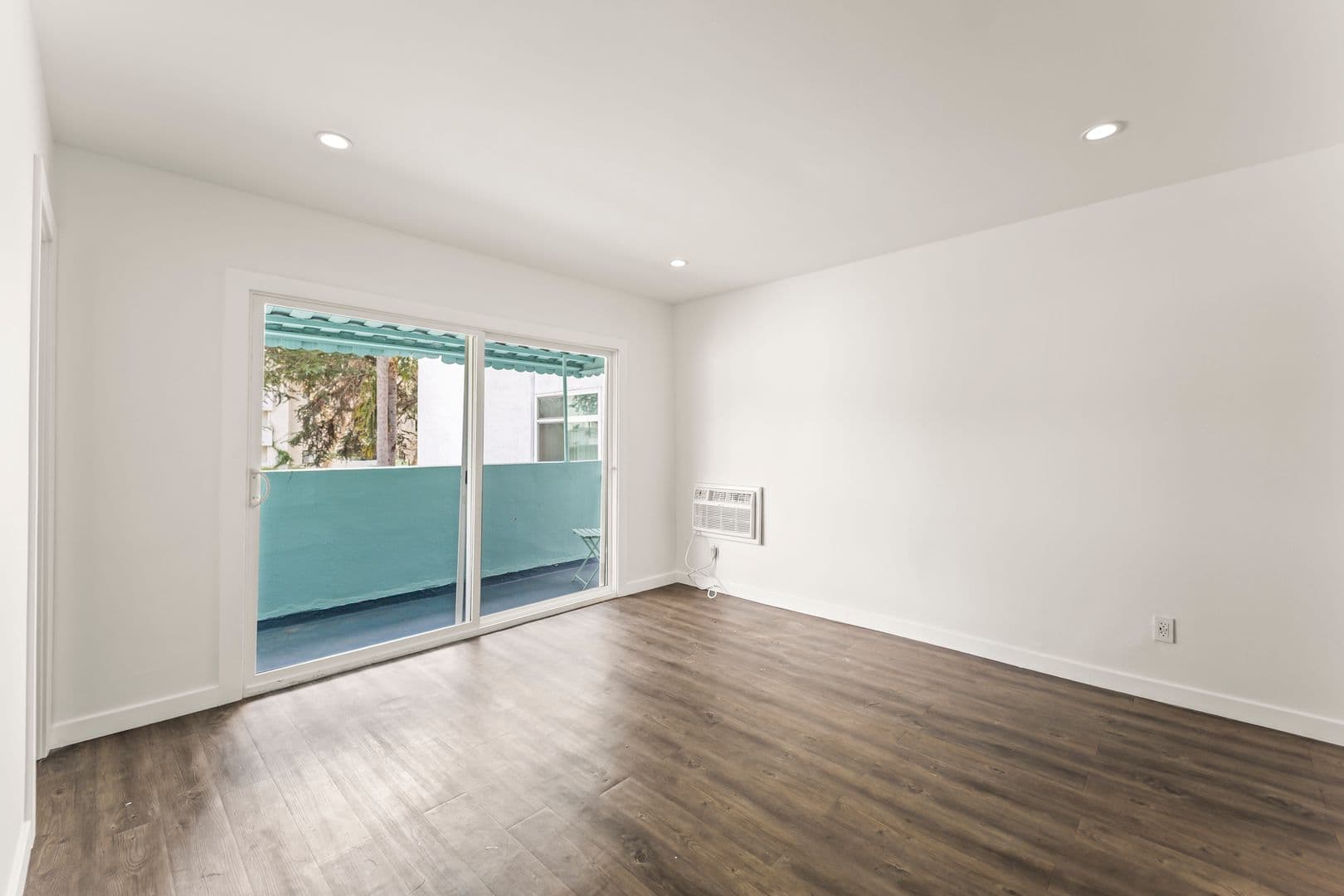 Sherman Oaks Apartment: 4323 Van Nuys Blvd