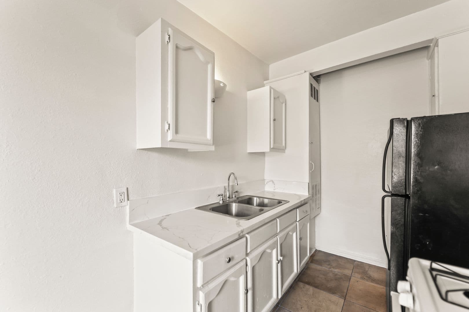 Los Angeles Apartment: 709 E 108th - 709