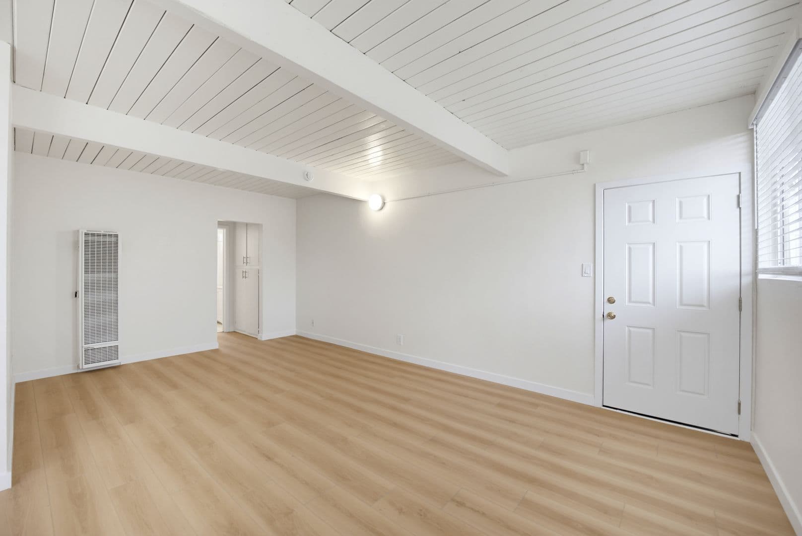 Los Angeles Apartment: 11242 S. New Hampshire Ave