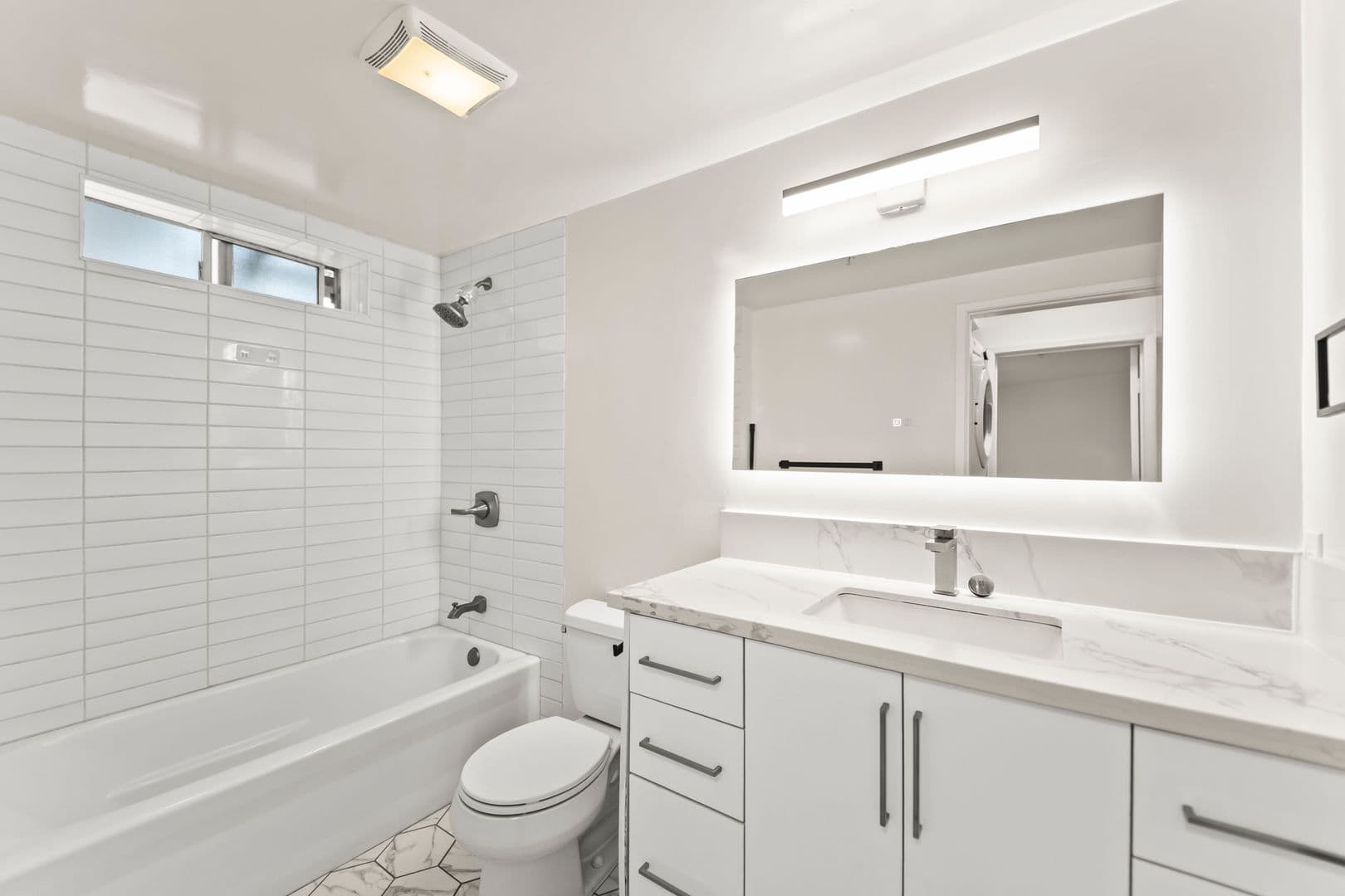Inglewood Apartment: 231 East Hyde Park Blvd