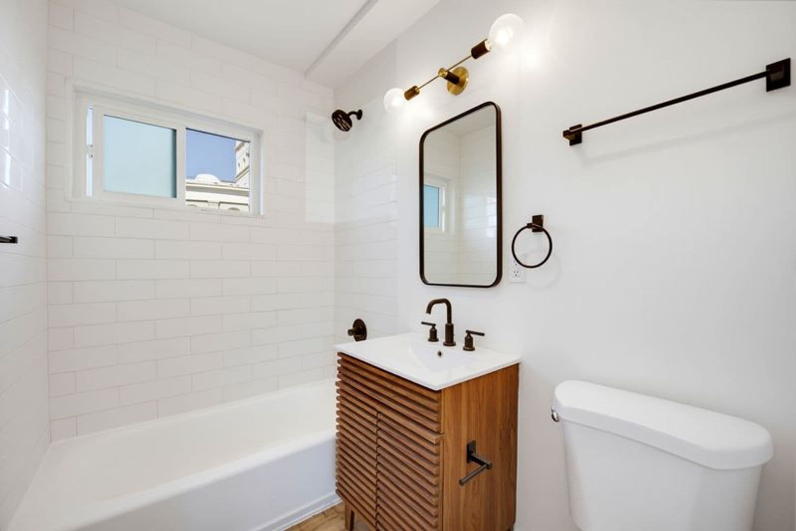 Los Angeles Apartment: 1717-1725 Park Ave