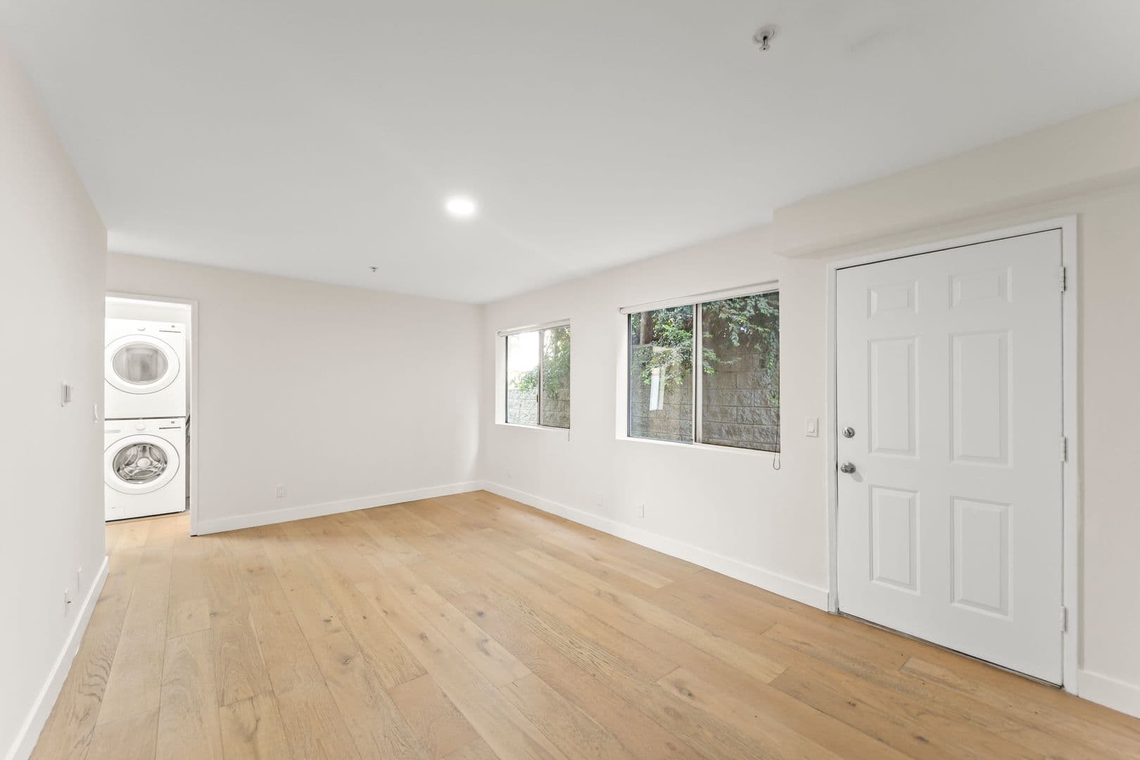 Inglewood Apartment: 231 East Hyde Park Blvd
