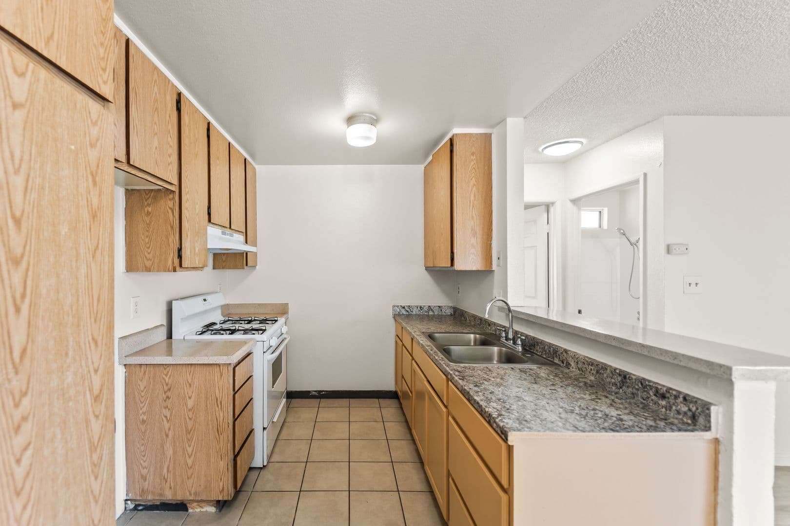Los Angeles Apartment: 1620 Bridge St.
