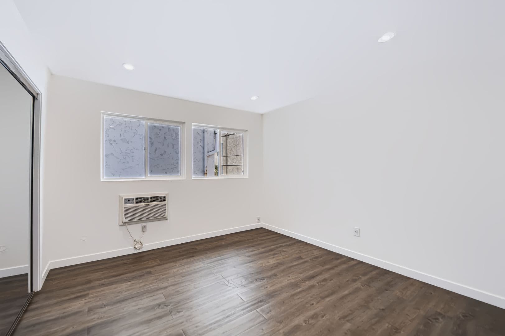 Sherman Oaks Apartment: 4323 Van Nuys Blvd
