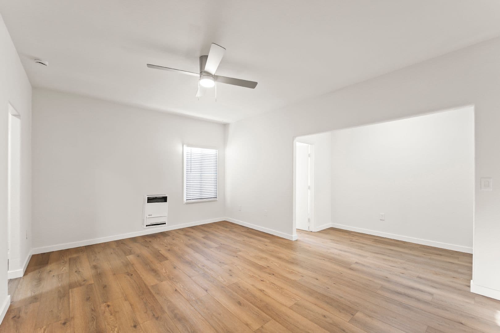 Los Angeles Apartment: 842 West 83rd Street
