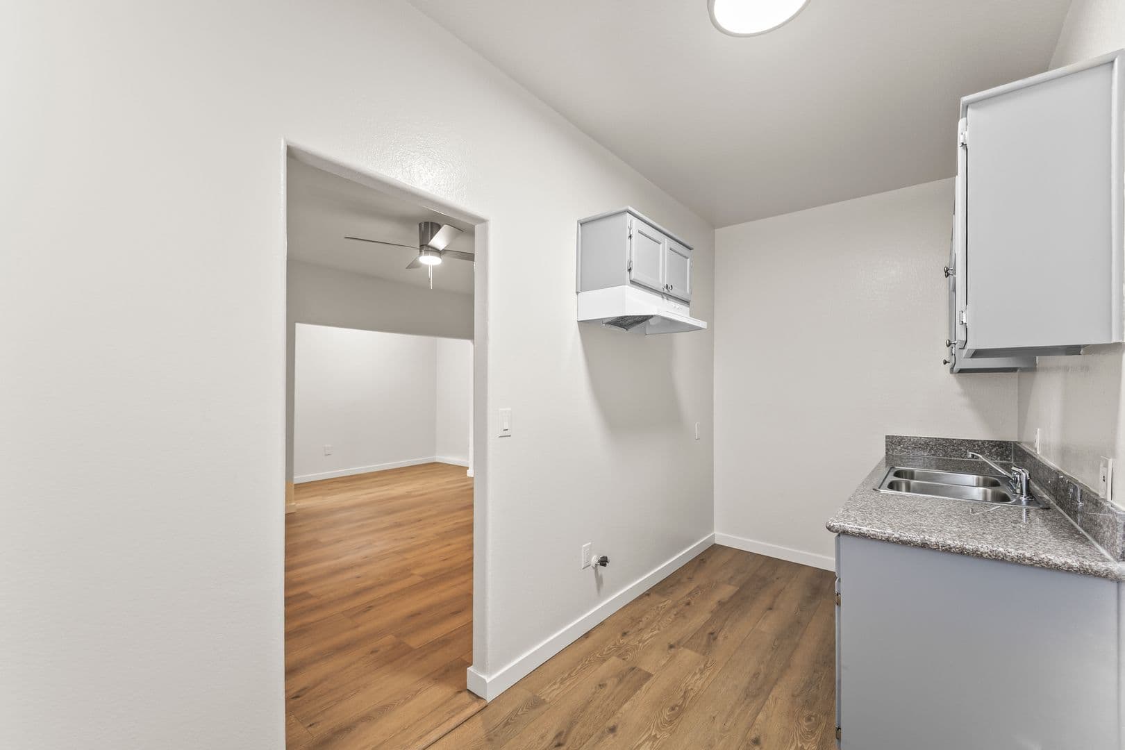 Los Angeles Apartment: 842 West 83rd Street