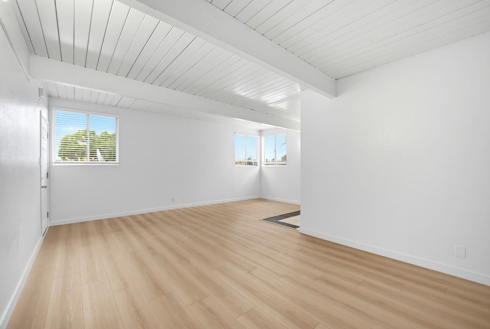 Los Angeles Apartment: 11242 S. New Hampshire Ave