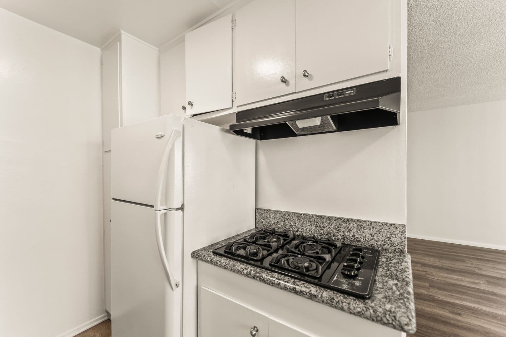 West Hollywood Apartment: 714 W. Knoll Dr.