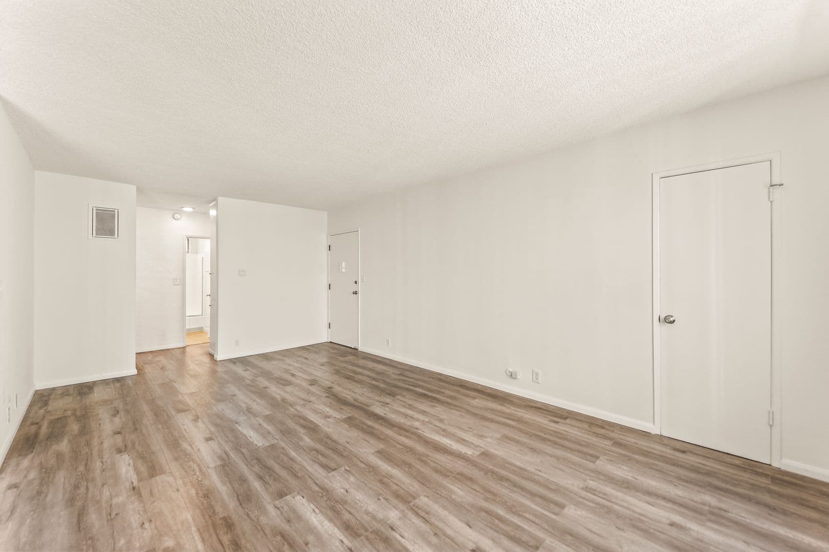 West Hollywood Apartment: 714 W. Knoll Dr.