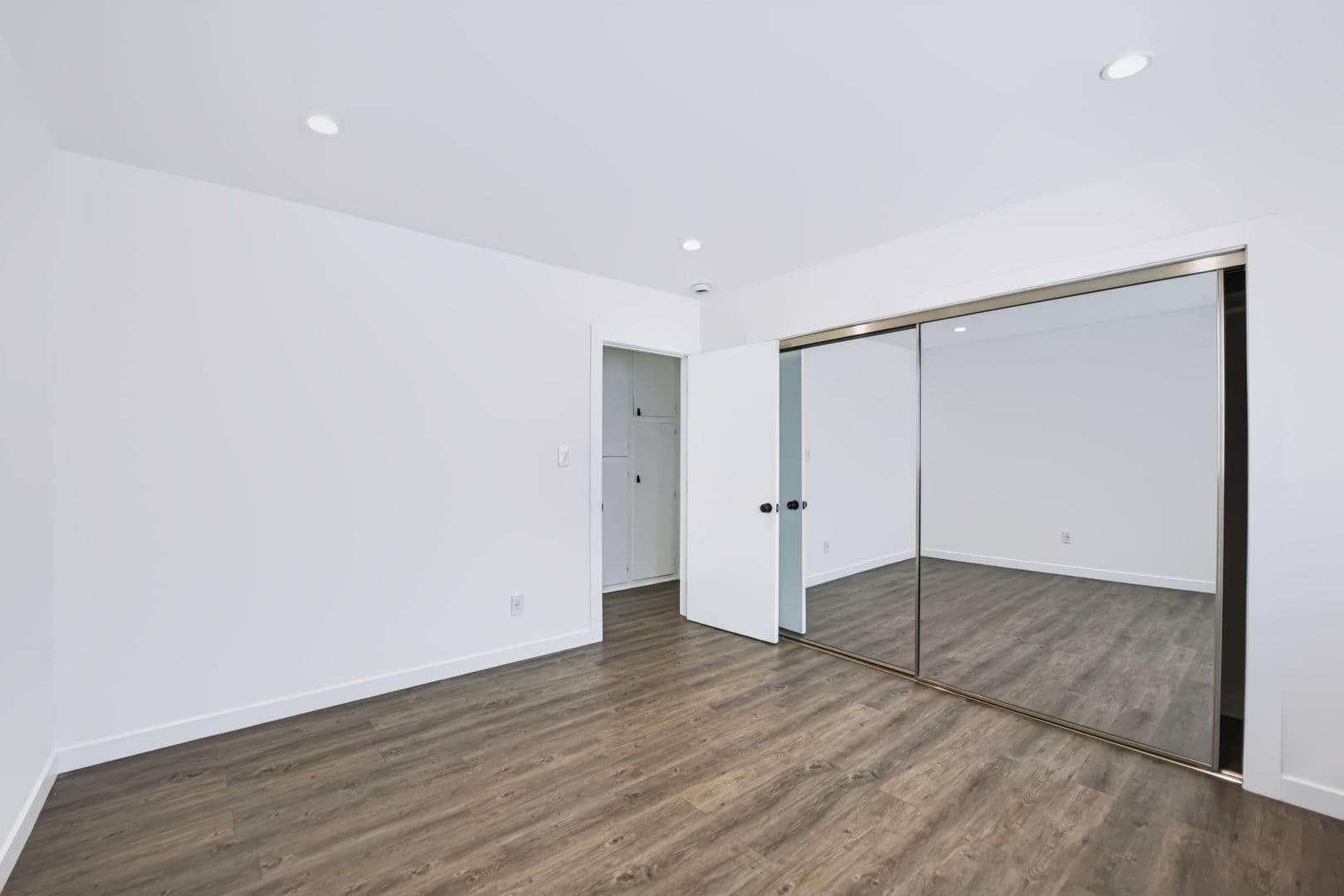 Sherman Oaks Apartment: 4323 Van Nuys Blvd