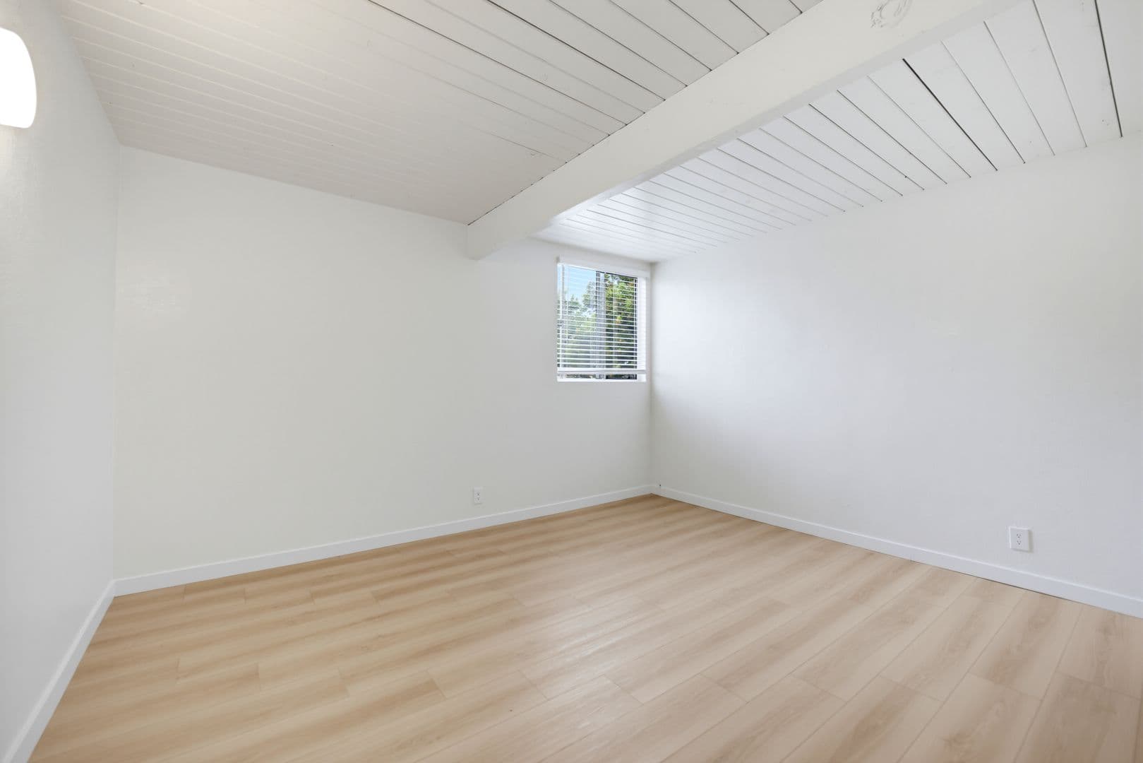 Los Angeles Apartment: 11242 S. New Hampshire Ave