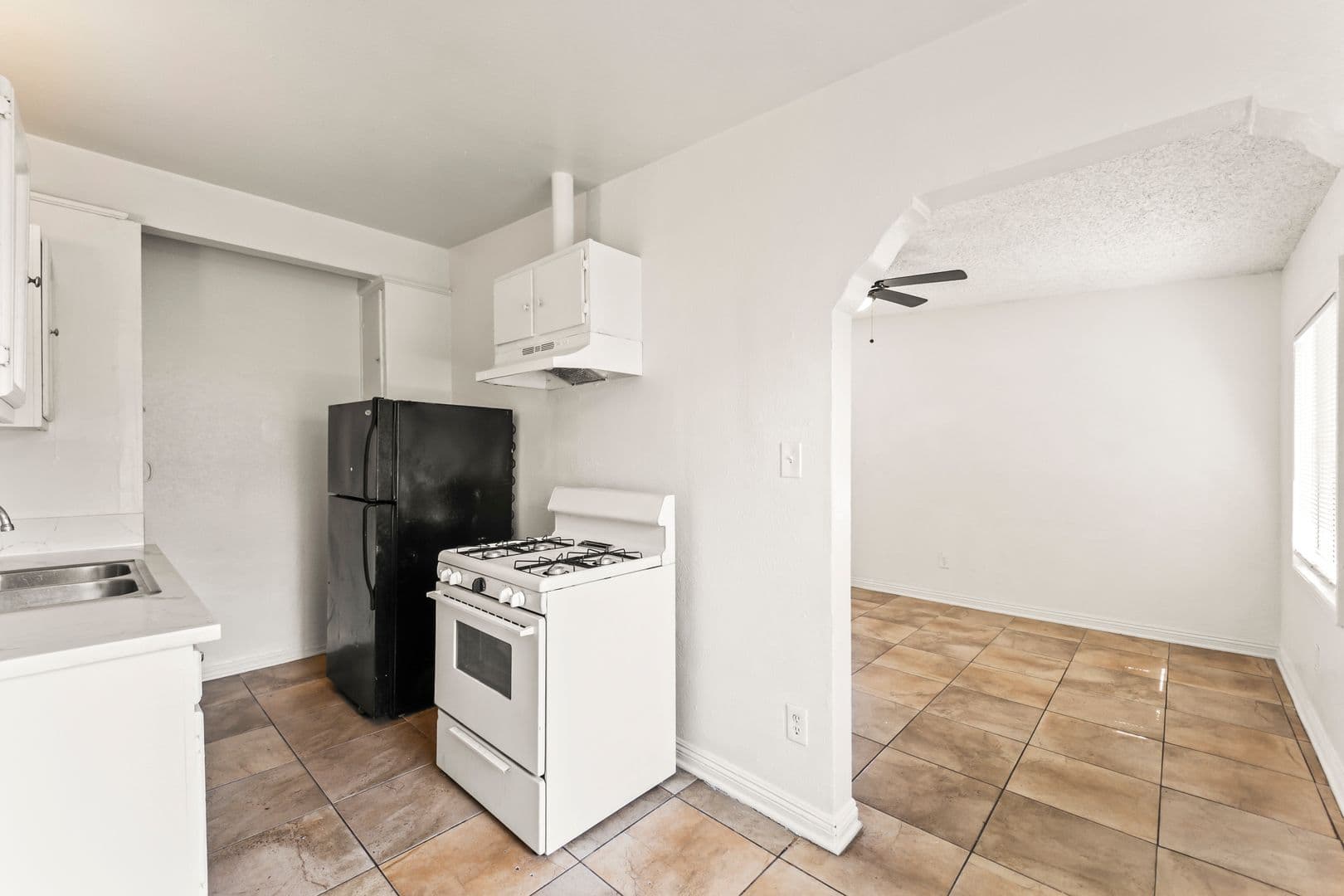 Los Angeles Apartment: 709 E 108th - 709