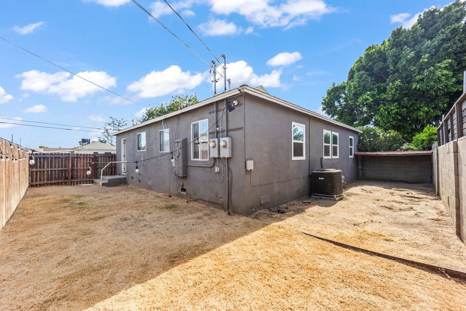Los Angeles House: 8102 Norwich Ave