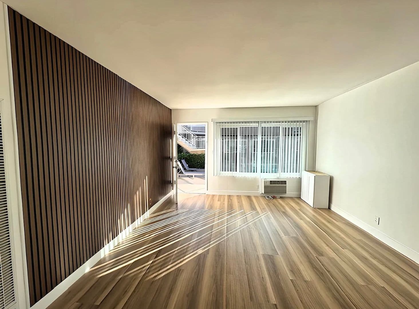 Sherman Oaks Apartment: 4462 Murietta Ave