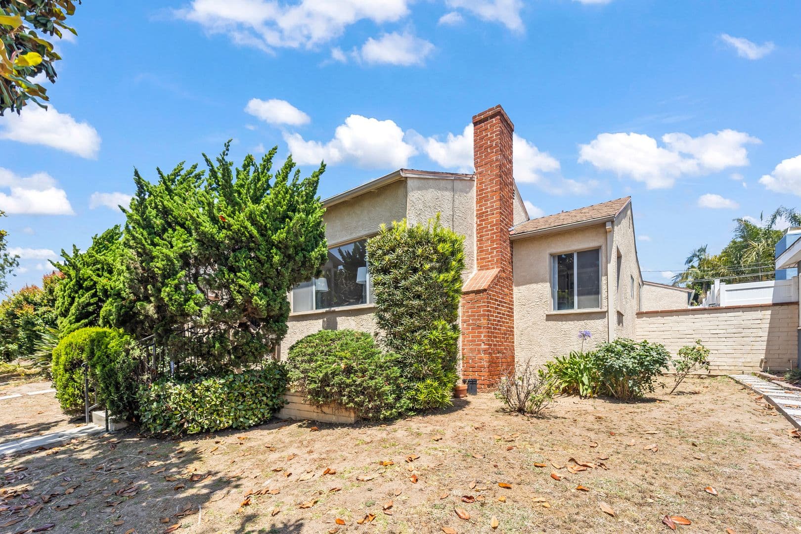 Los Angeles House: 8016 Denrock Ave