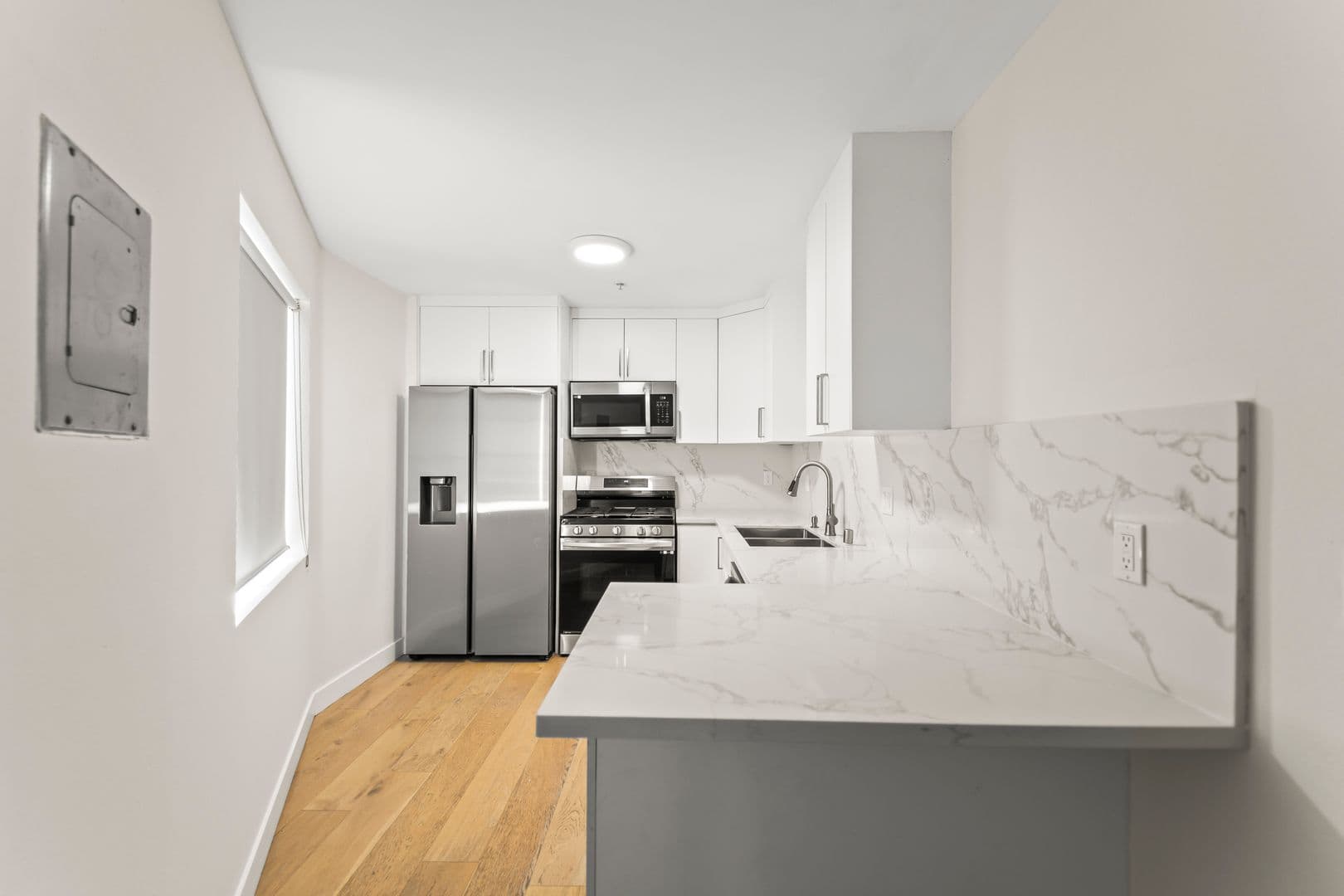 Inglewood Apartment: 231 East Hyde Park Blvd