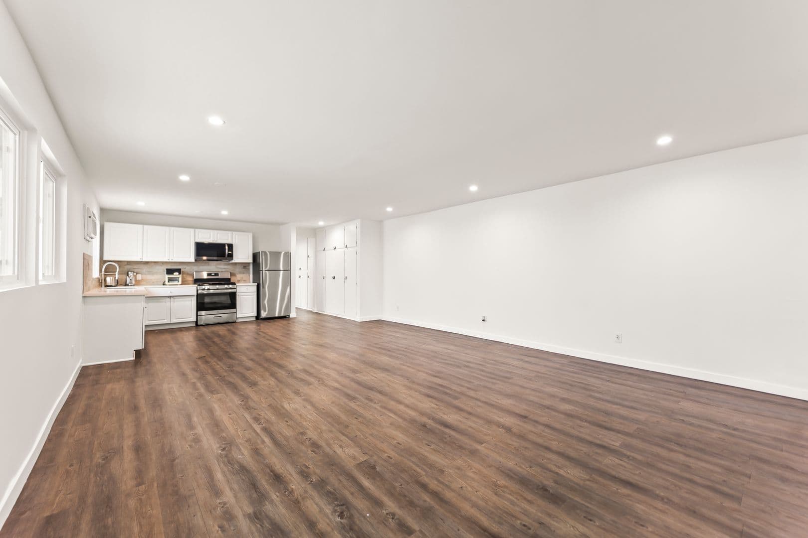 Sherman Oaks Apartment: 4323 Van Nuys Blvd