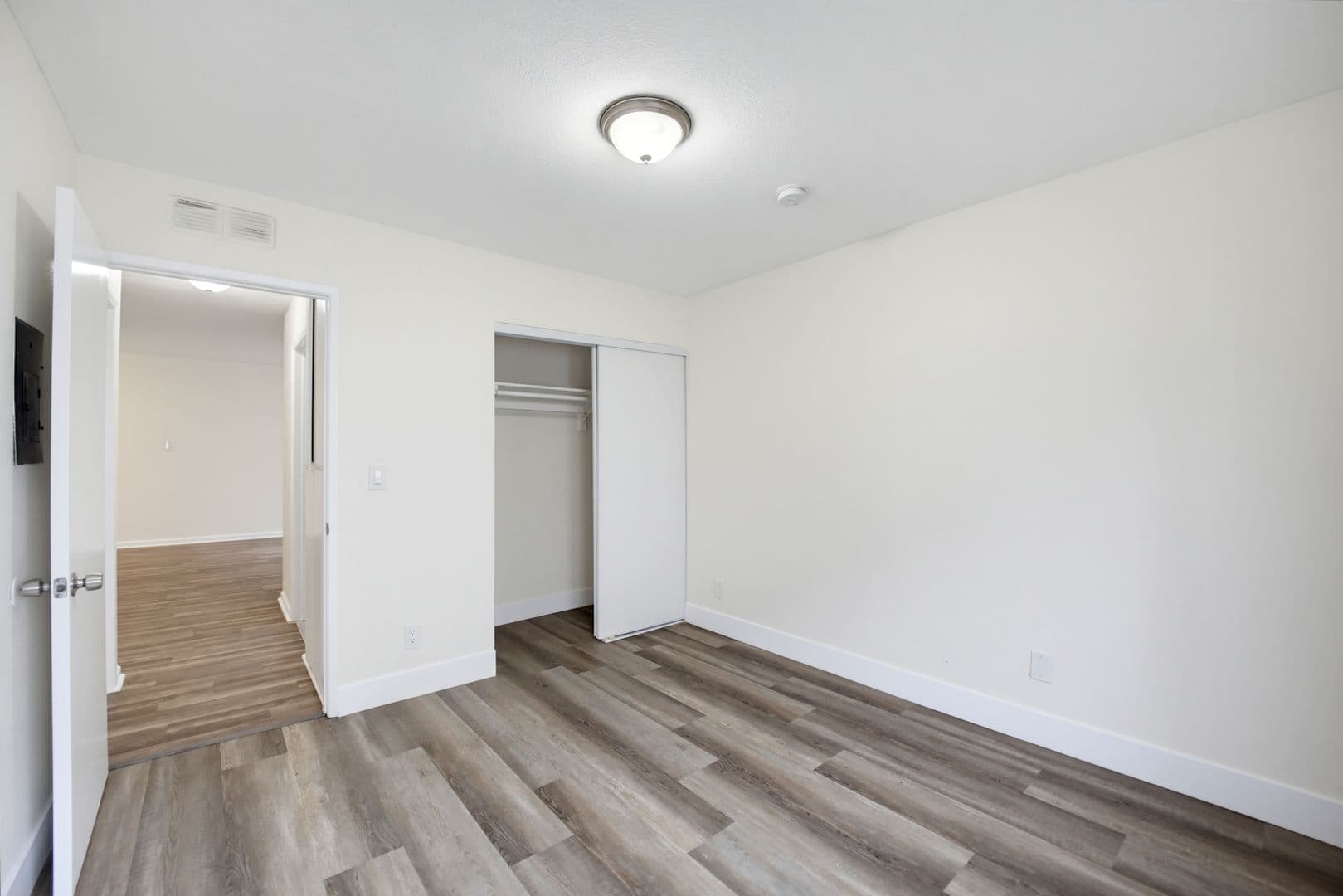 Los Angeles Apartment: 412 Coronado Terrace