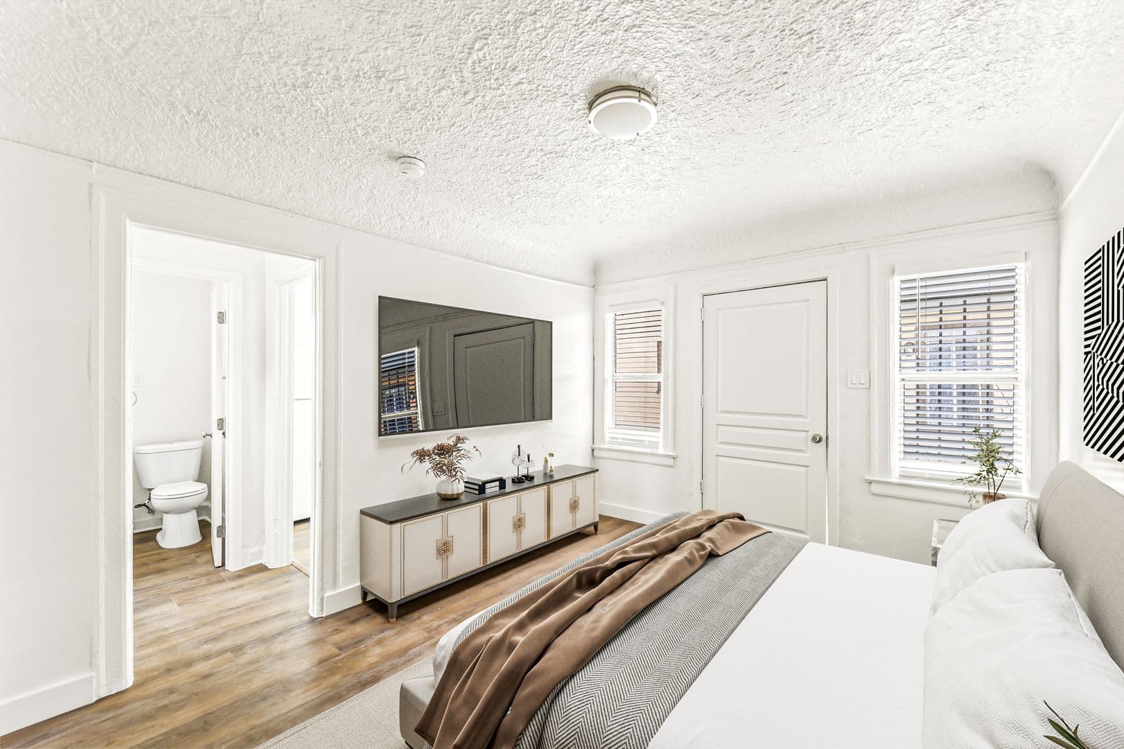 Los Angeles Apartment: 314/316 W 50th St.