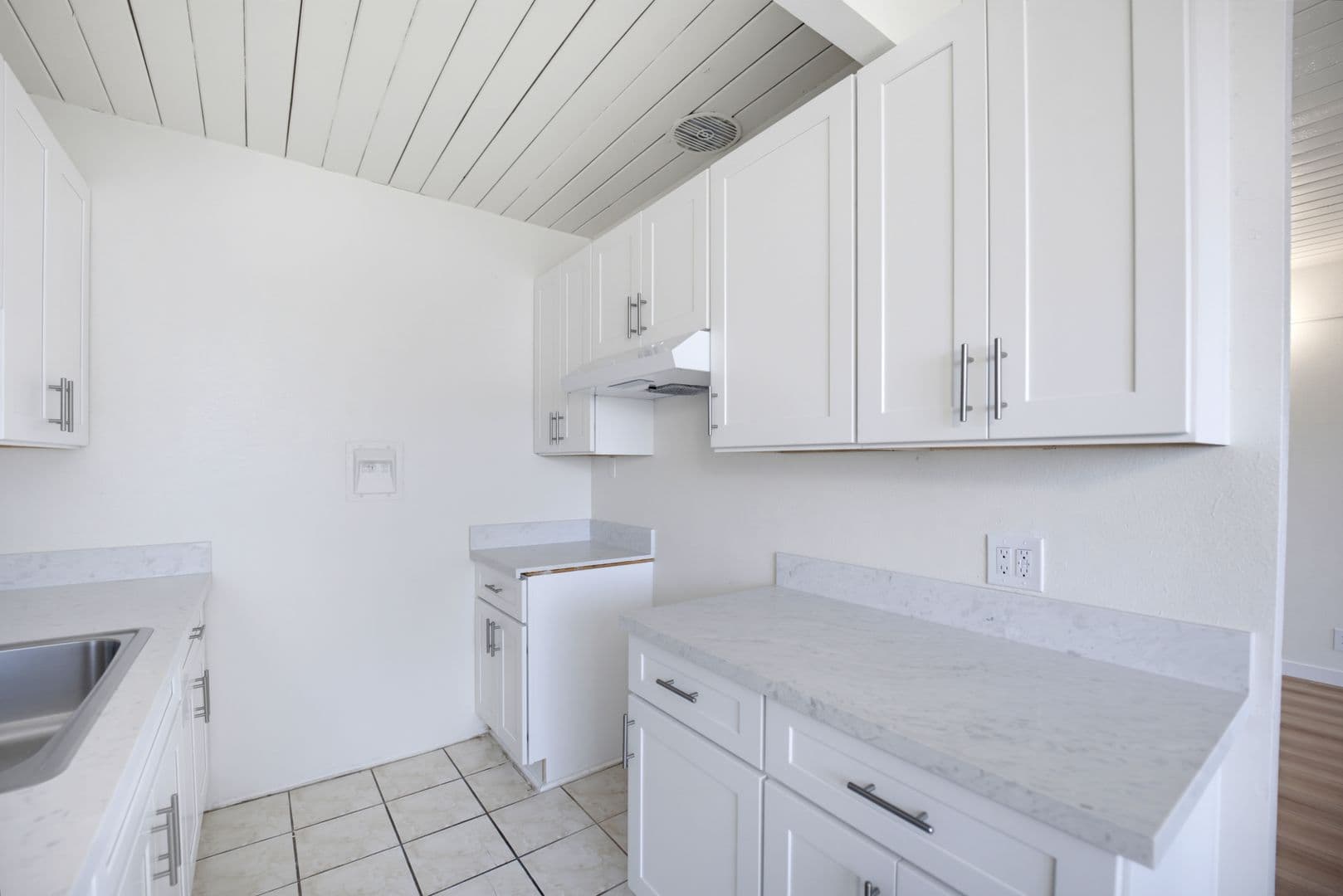 Los Angeles Apartment: 11242 S. New Hampshire Ave