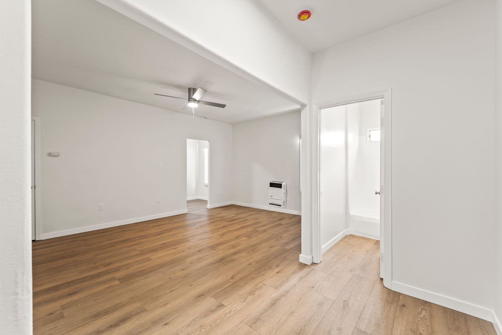Los Angeles Apartment: 842 West 83rd Street
