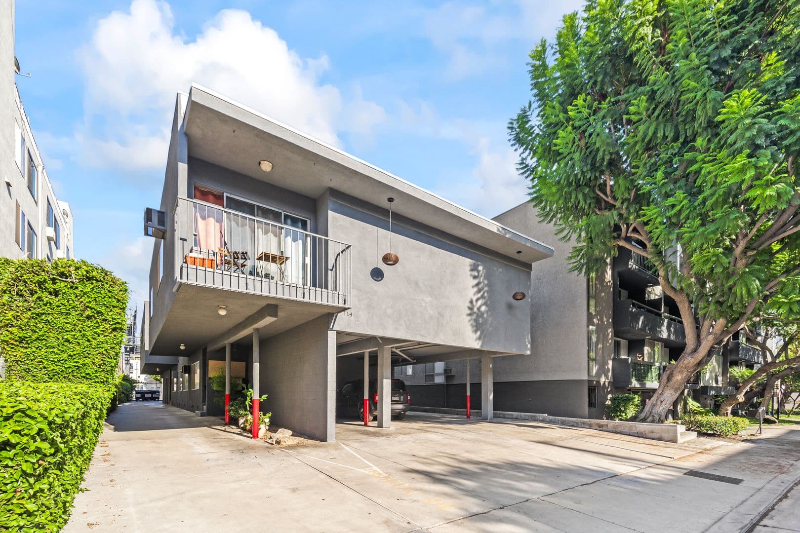 West Hollywood Apartment: 714 W. Knoll Dr.