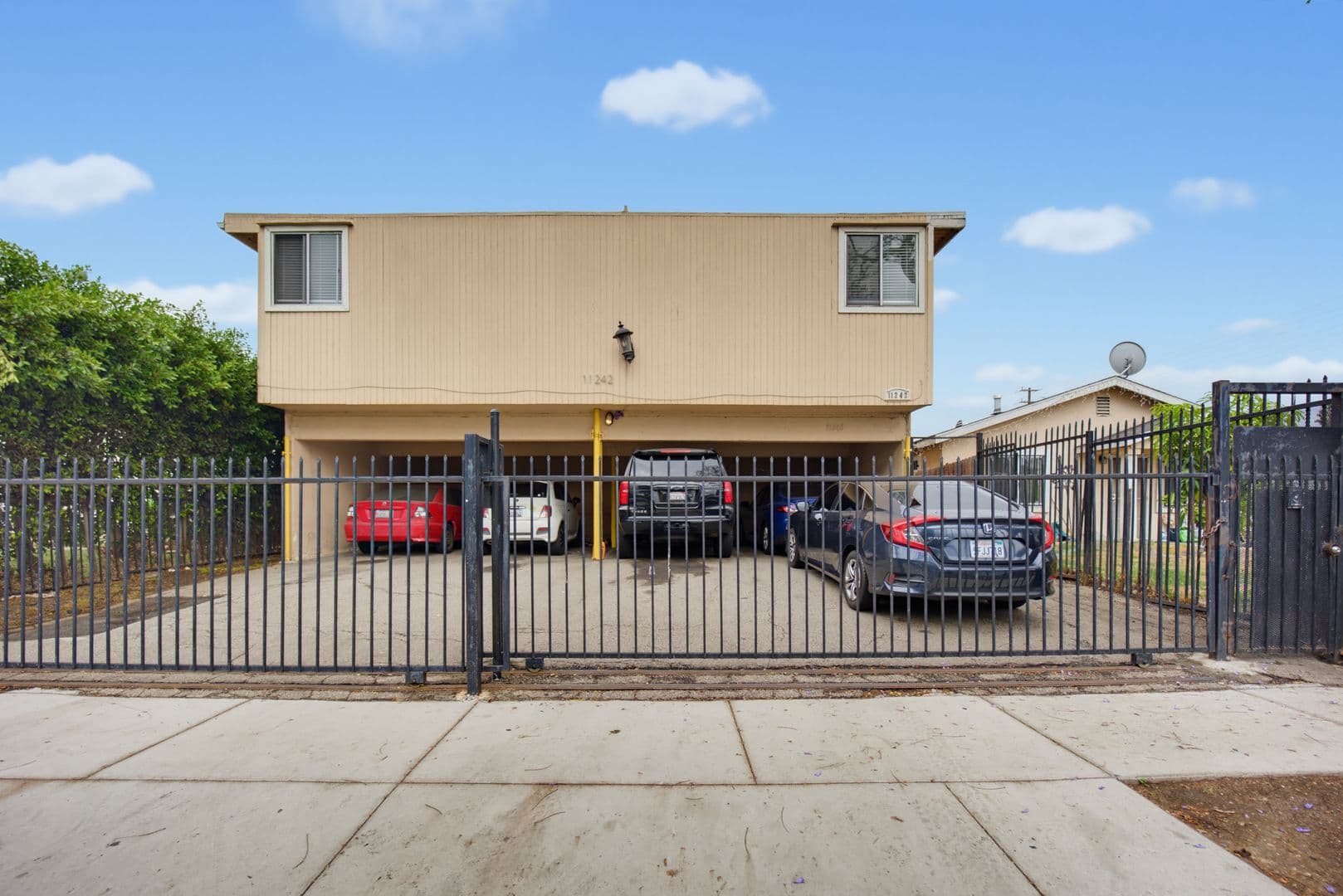 Los Angeles Apartment: 11242 S. New Hampshire Ave