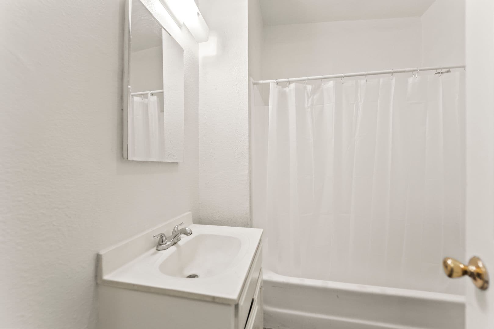 Los Angeles Apartment: 709 E 108th - 709