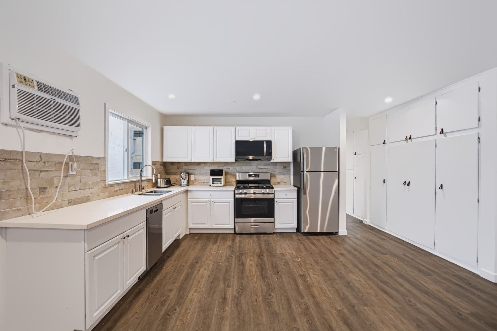 Sherman Oaks Apartment: 4323 Van Nuys Blvd