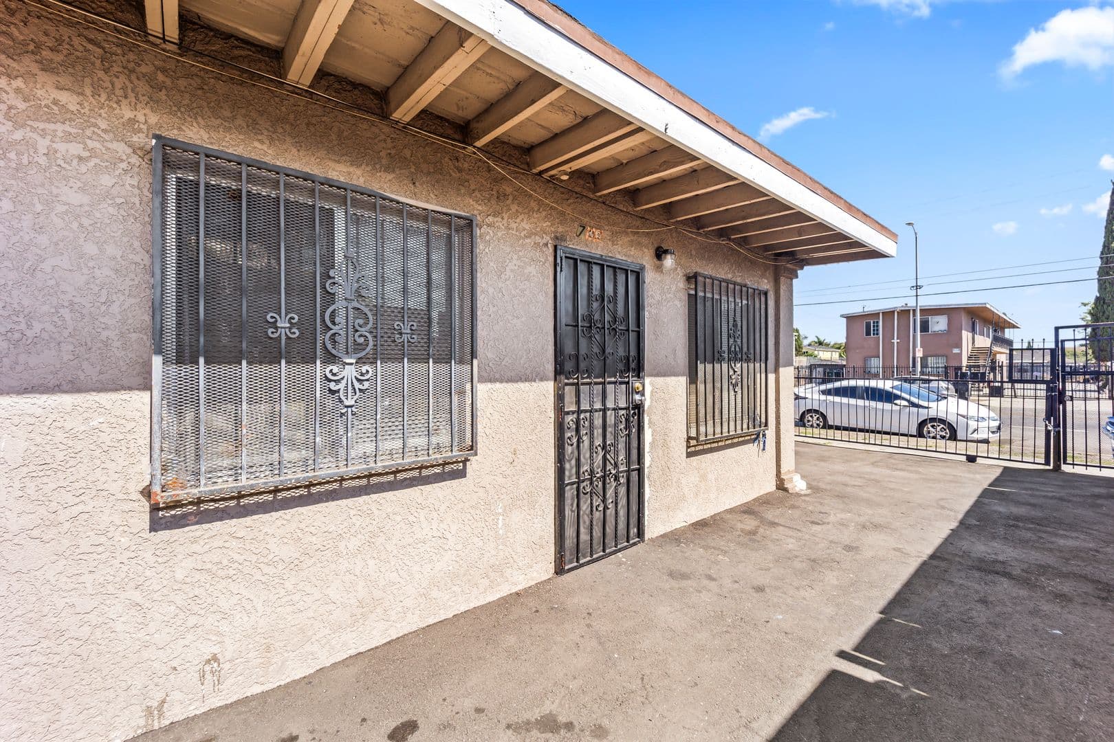 Los Angeles Apartment: 709 E 108th - 709
