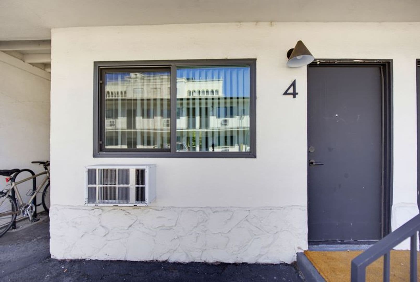 Los Angeles Apartment: 1717-1725 Park Ave
