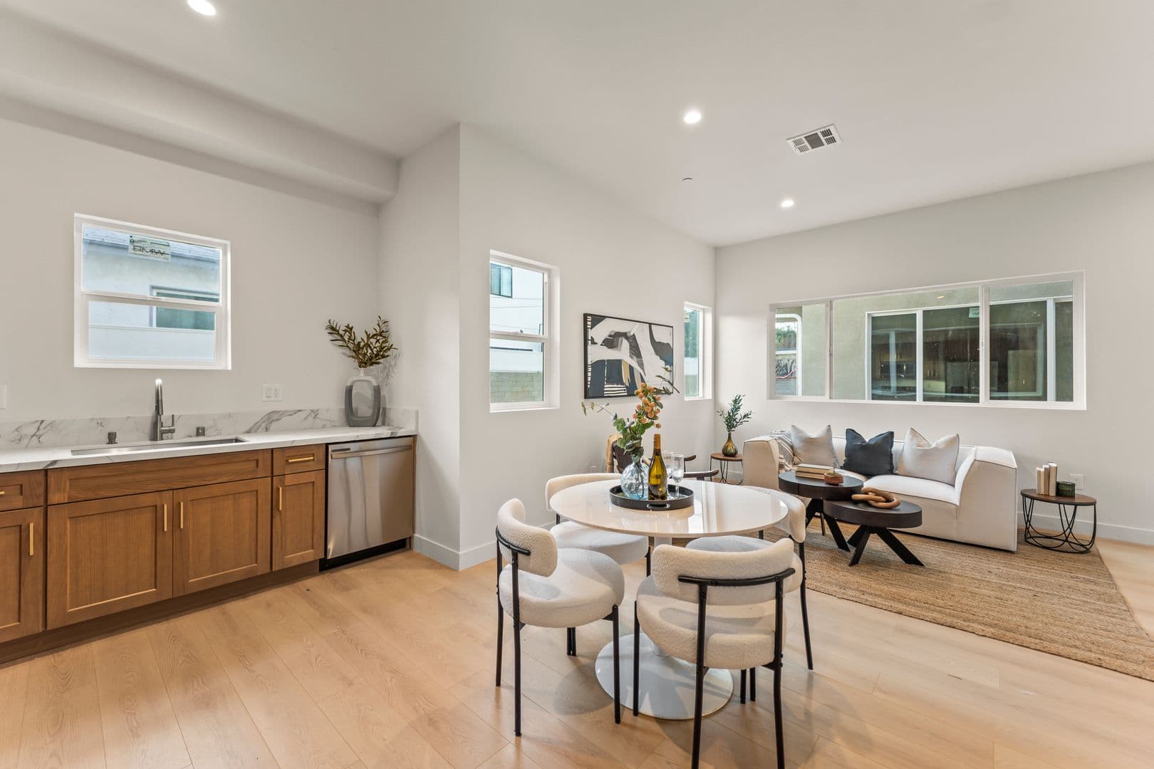Reseda Apartment: 19025 Bassett Street