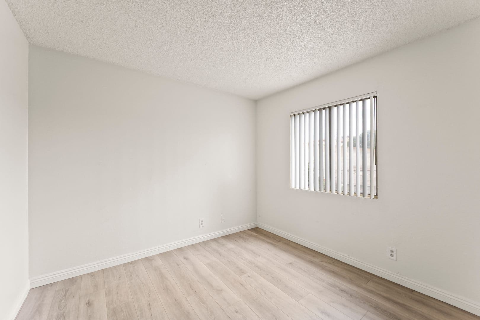 Los Angeles Apartment: 1620 Bridge St.