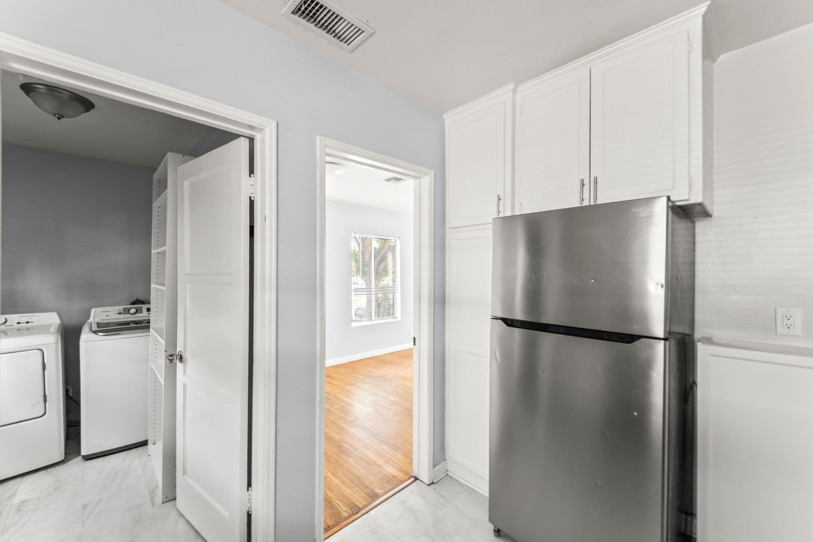 Los Angeles House: 8102 Norwich Ave