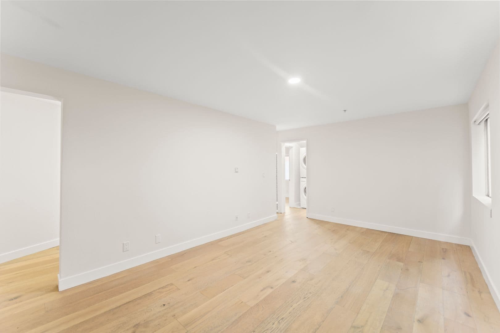 Inglewood Apartment: 231 East Hyde Park Blvd