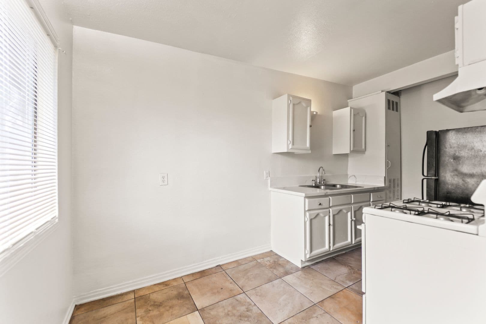 Los Angeles Apartment: 709 E 108th - 709