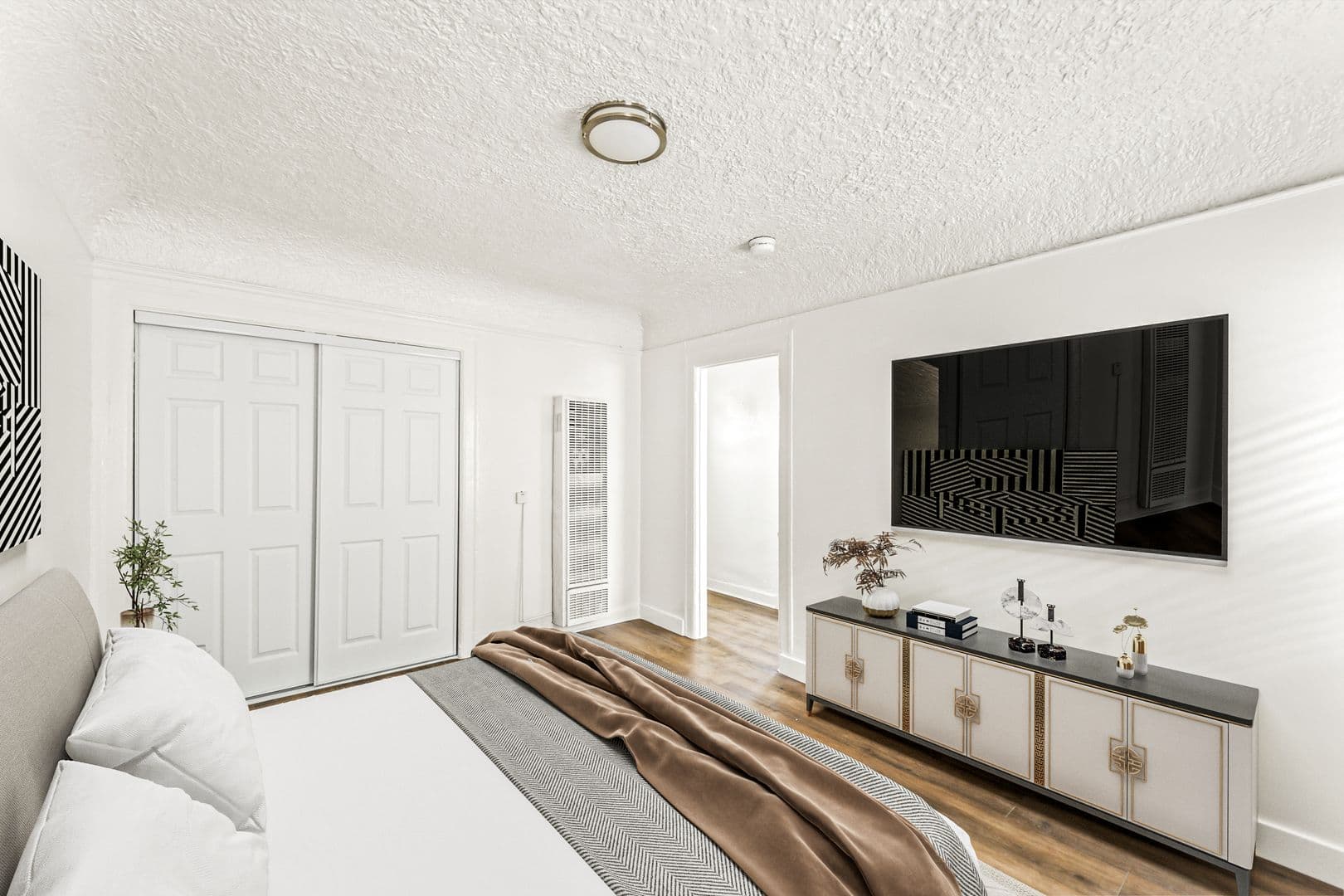 Los Angeles Apartment: 314/316 W 50th St.