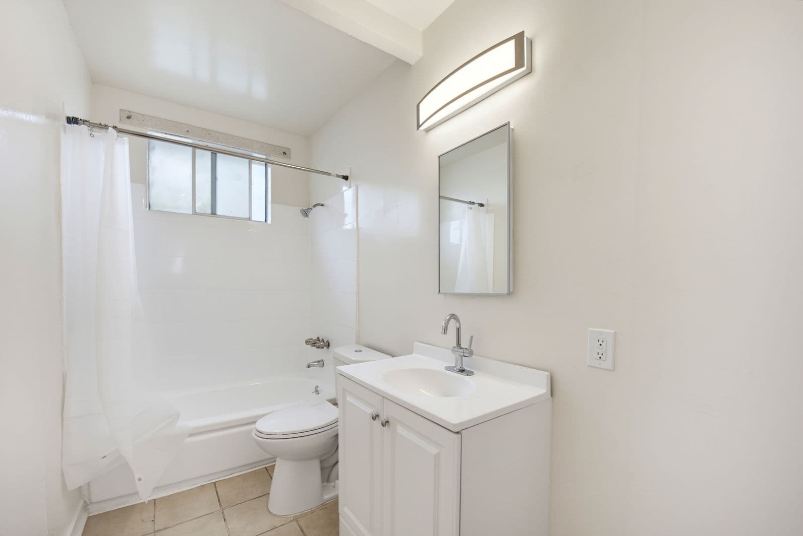 Los Angeles Apartment: 11242 S. New Hampshire Ave