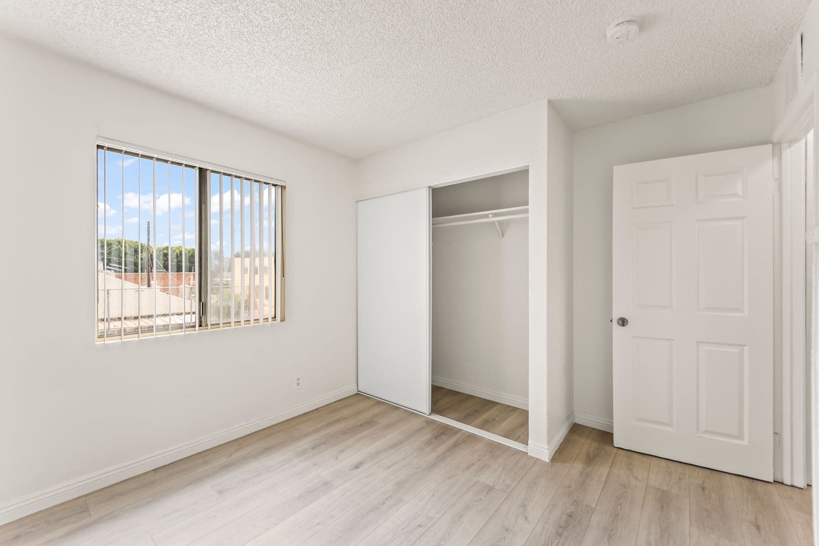Los Angeles Apartment: 1620 Bridge St.