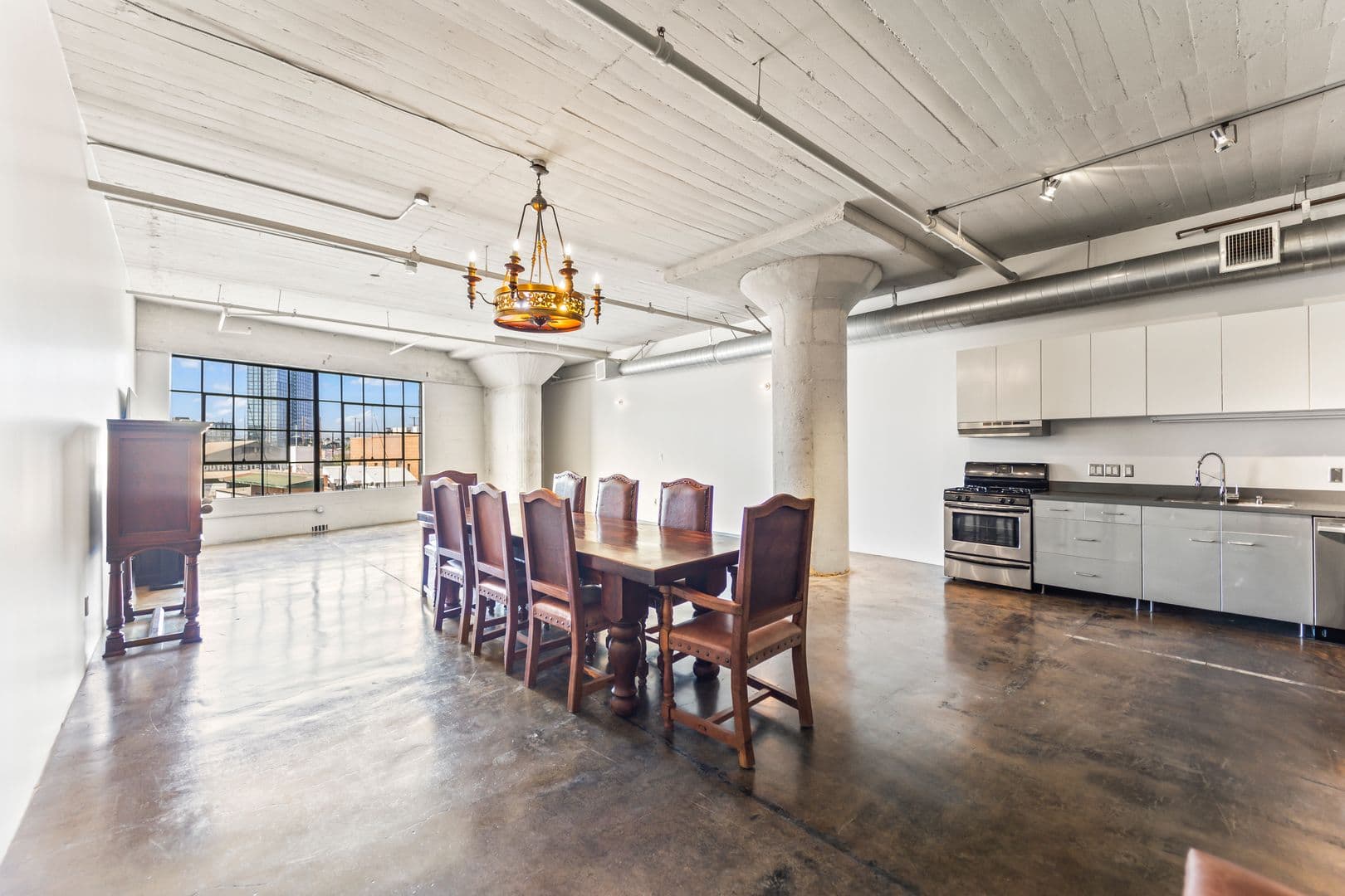 Los Angeles Apartment: 1855 Industrial St.