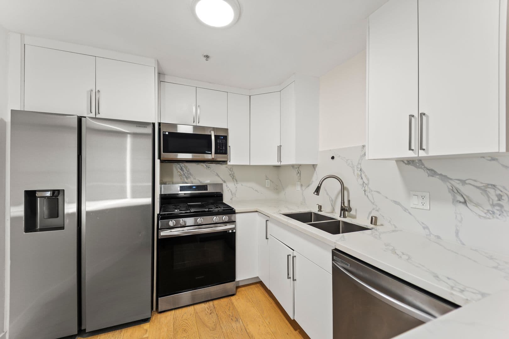 Inglewood Apartment: 231 East Hyde Park Blvd