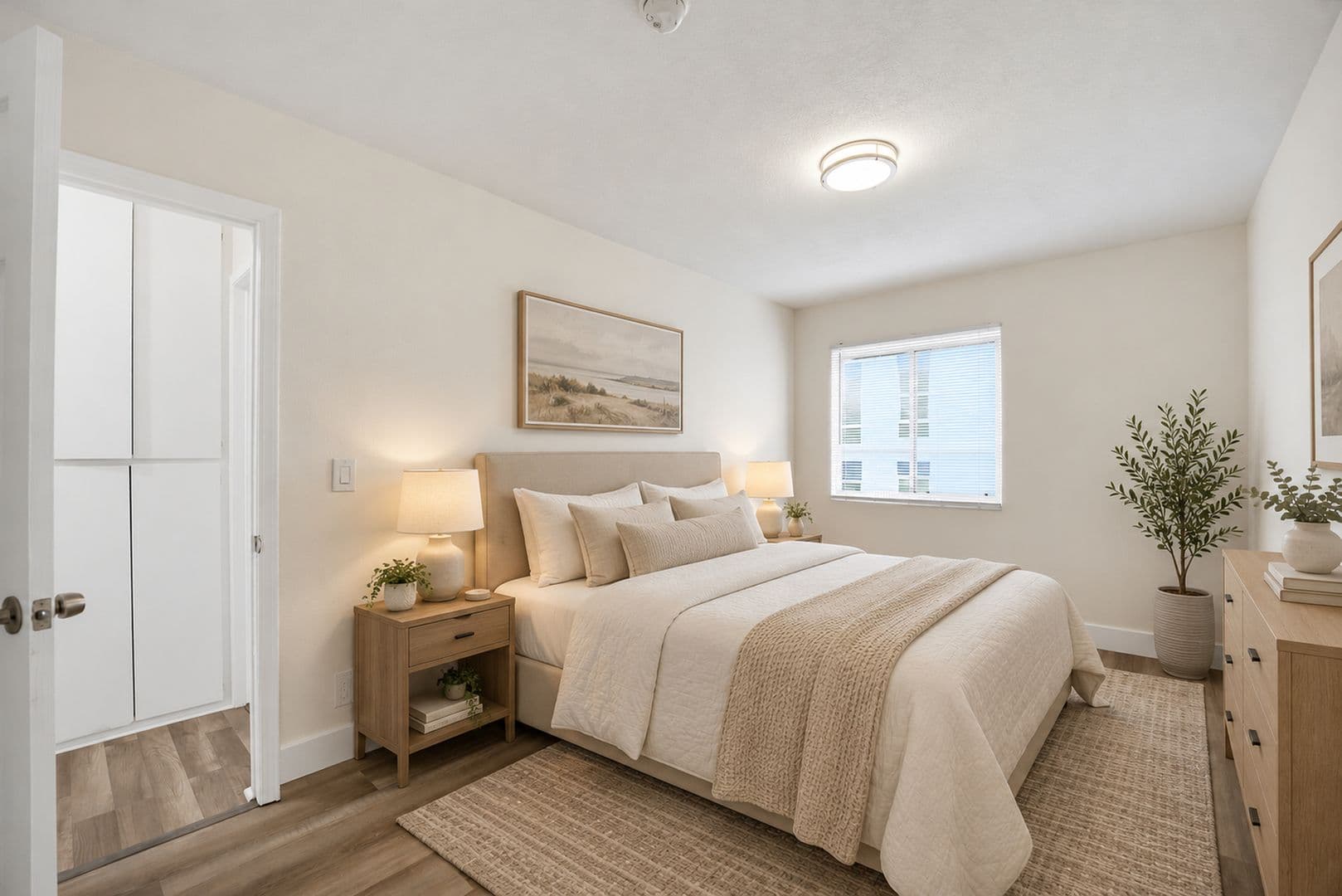 Los Angeles Apartment: 412 Coronado Terrace