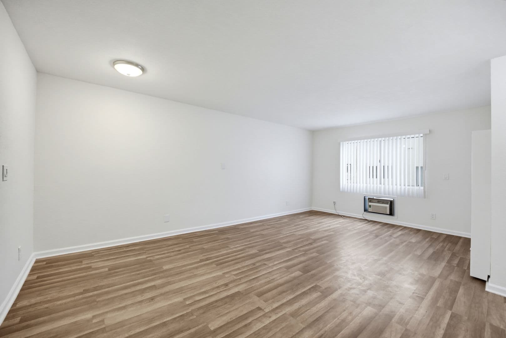 Los Angeles Apartment: 412 Coronado Terrace