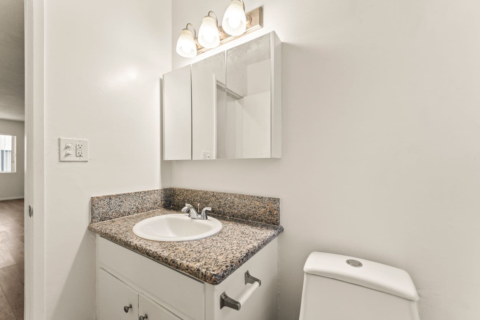 West Hollywood Apartment: 714 W. Knoll Dr.