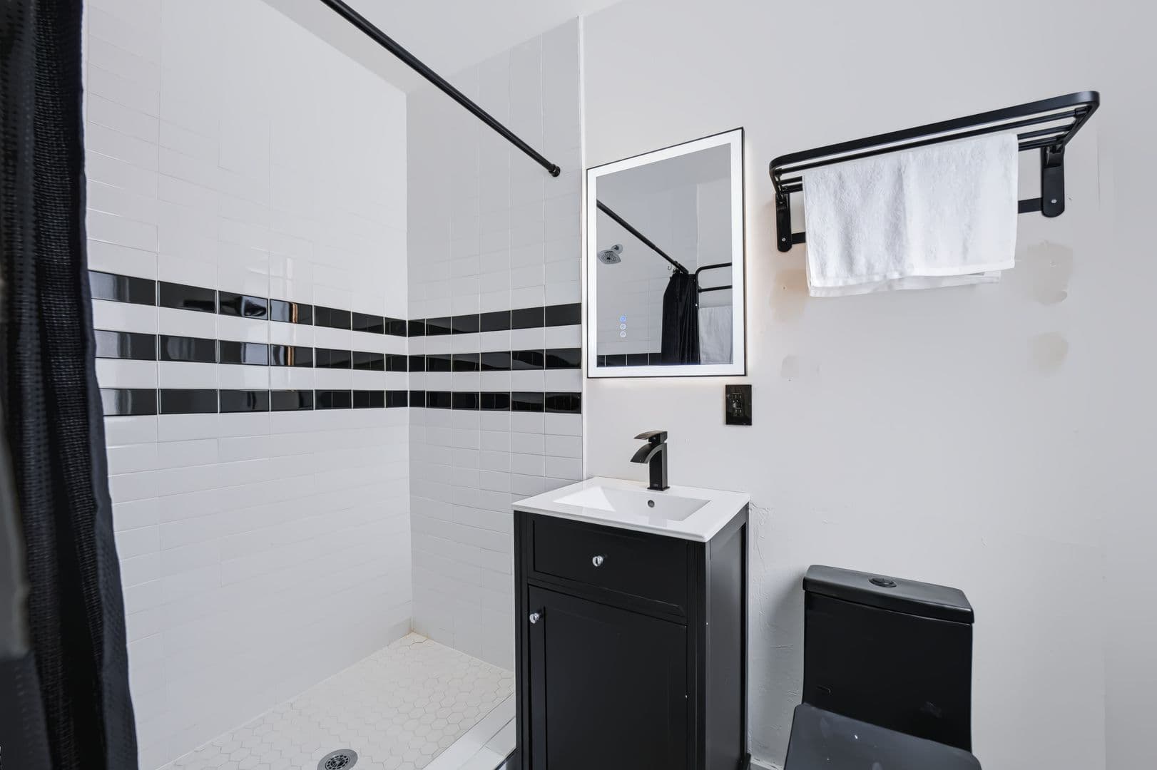 Sherman Oaks Apartment: 4323 Van Nuys Blvd
