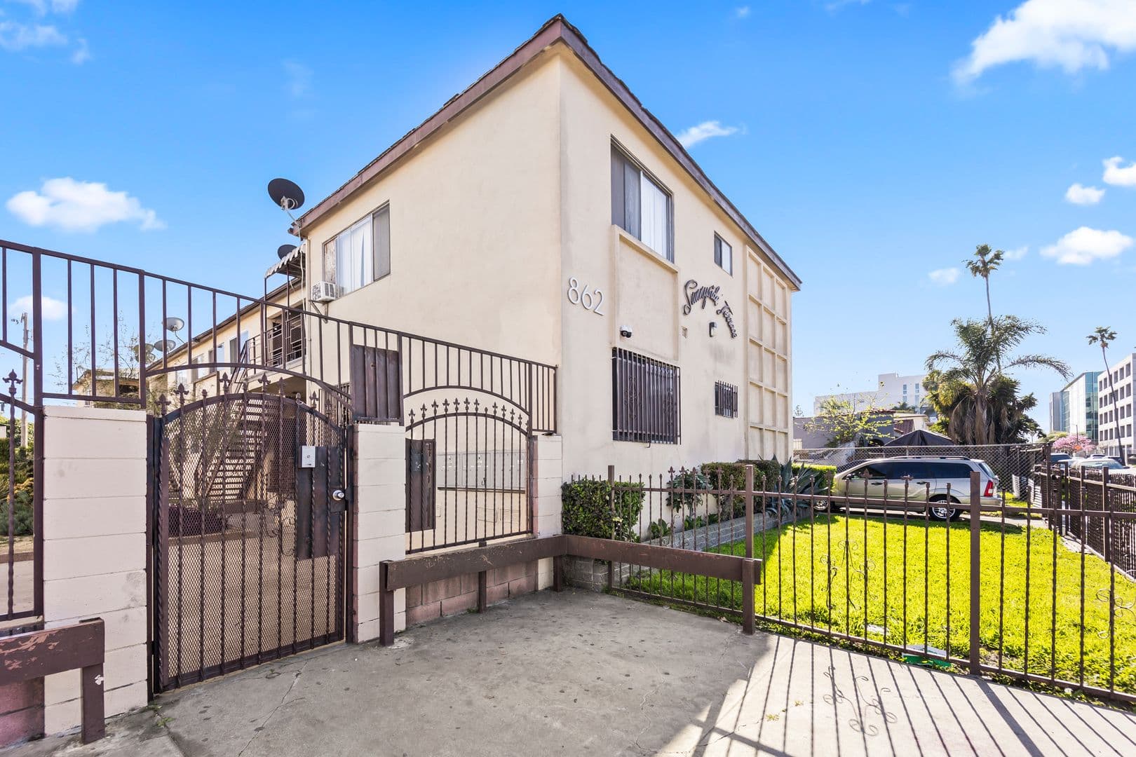 Los Angeles Apartment: 862 W. 84th St.