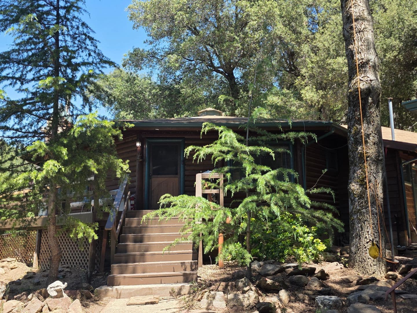 Julian House: 7068 Sandy Creek