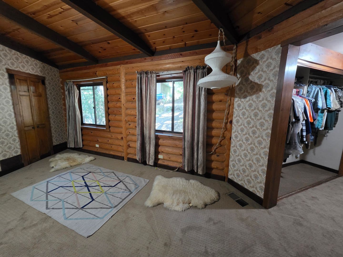 Julian House: 7068 Sandy Creek