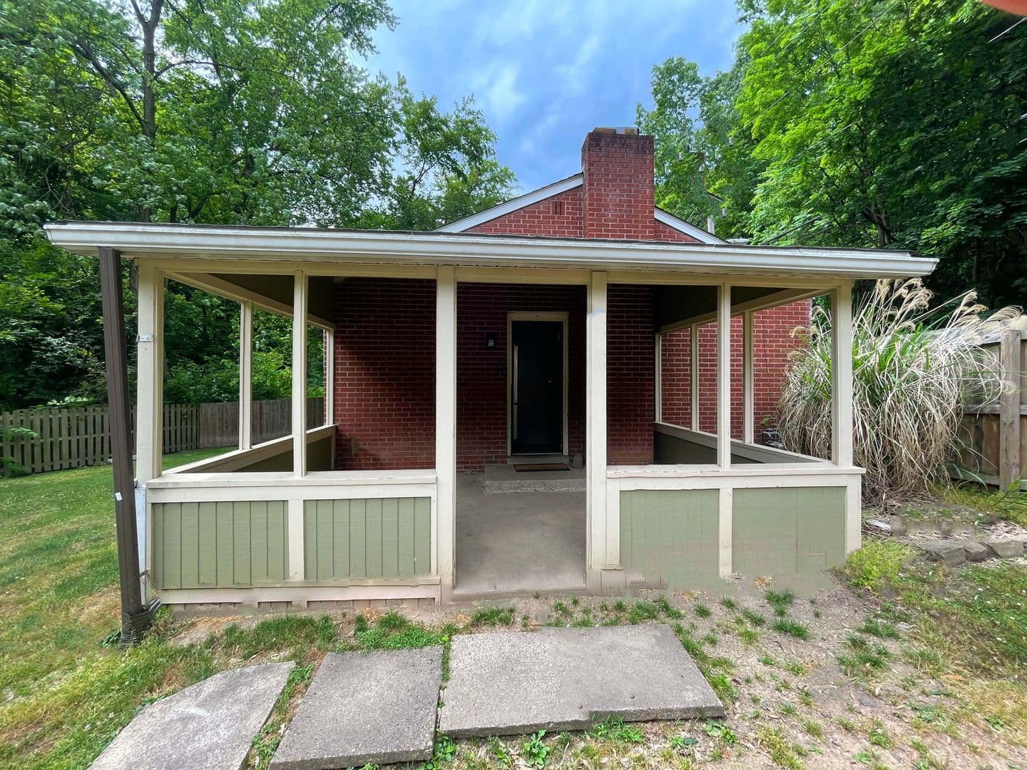 Pittsburgh House: 376 Spruce Run Rd
